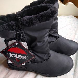 NWT Totes Winter Boots